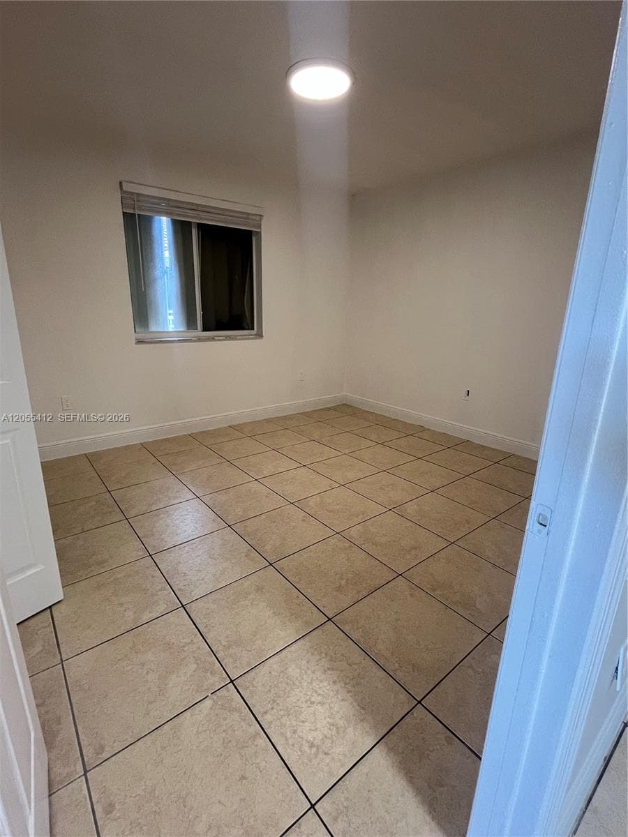 2185 NW 16th Ter # 7, Miami, FL 33125 — zdjęcie 2