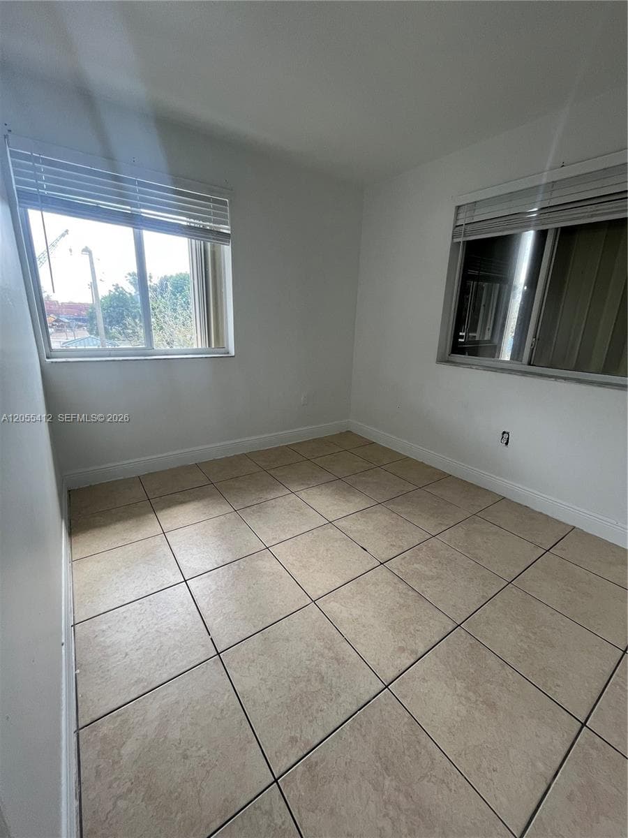 2185 NW 16th Ter # 7, Miami, FL 33125 — zdjęcie 3