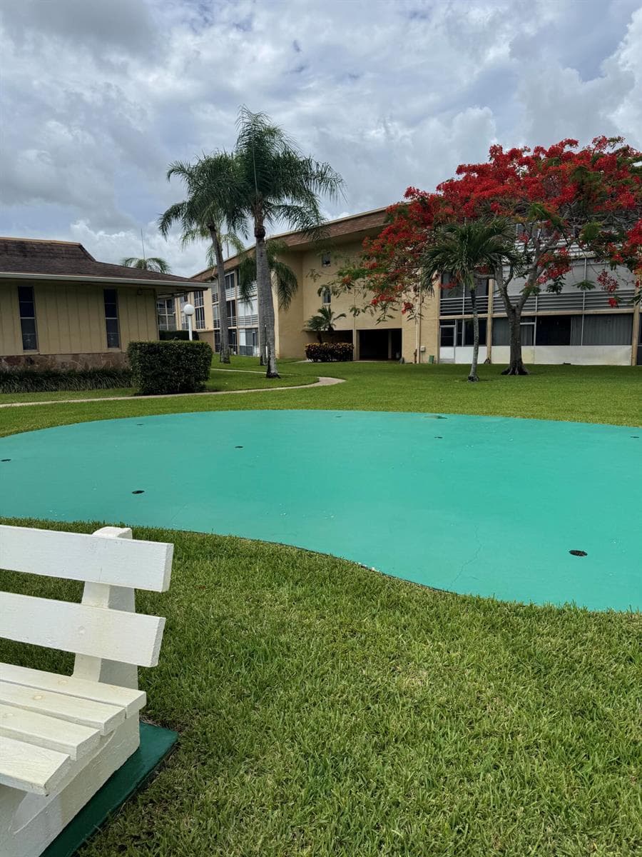 700 VILLAGE GREEN Court # 221, Palm Springs, FL 33461 — zdjęcie 4