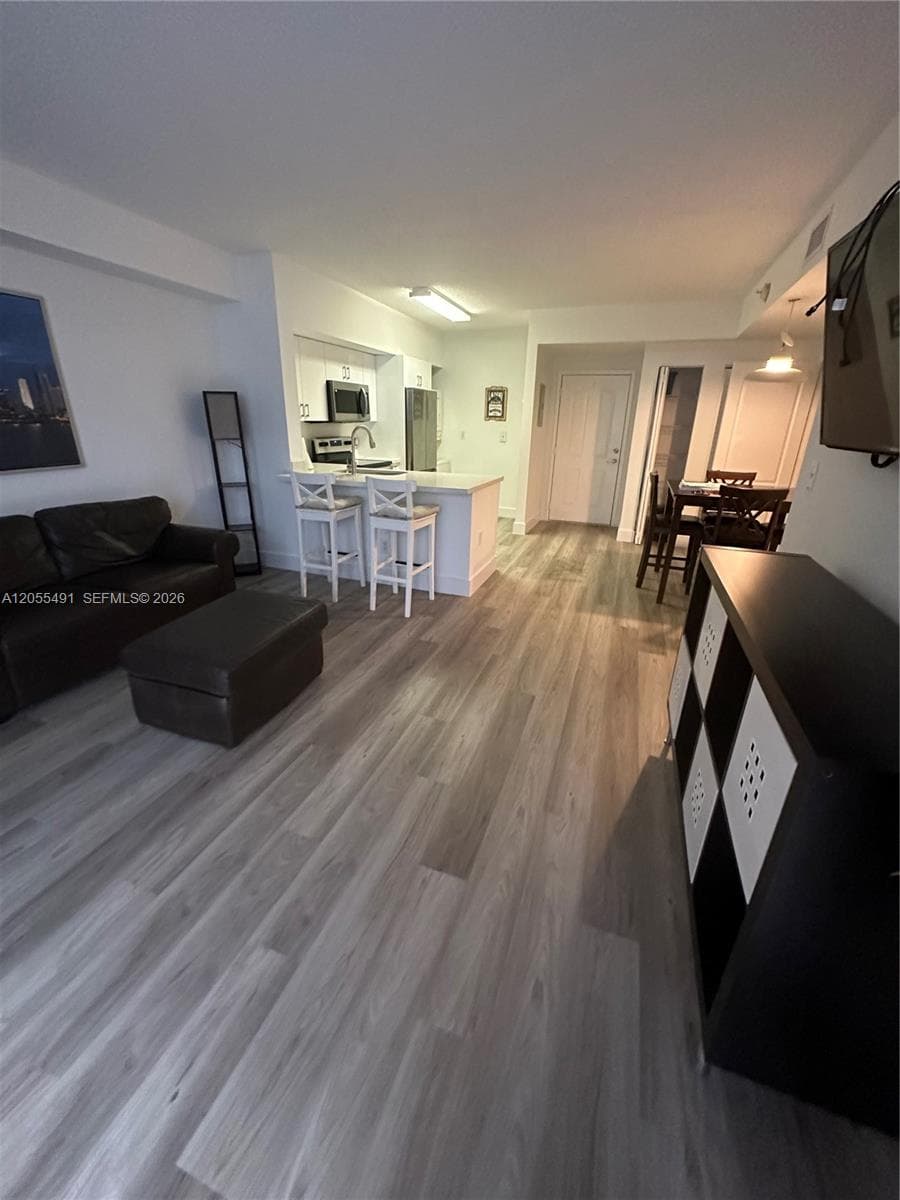 5085 NW 7th St # 410, Miami, FL 33126 — zdjęcie 3