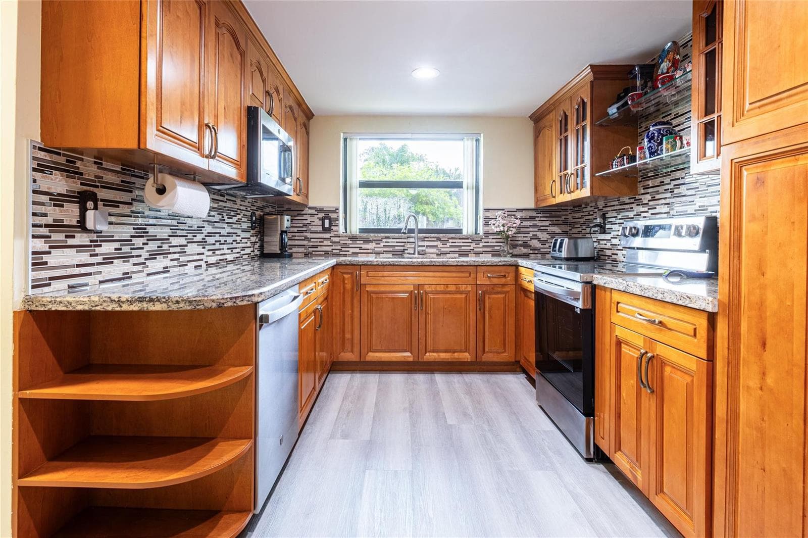 8973 Palm Tree Lane, Pembroke Pines, FL 33024 — zdjęcie 2