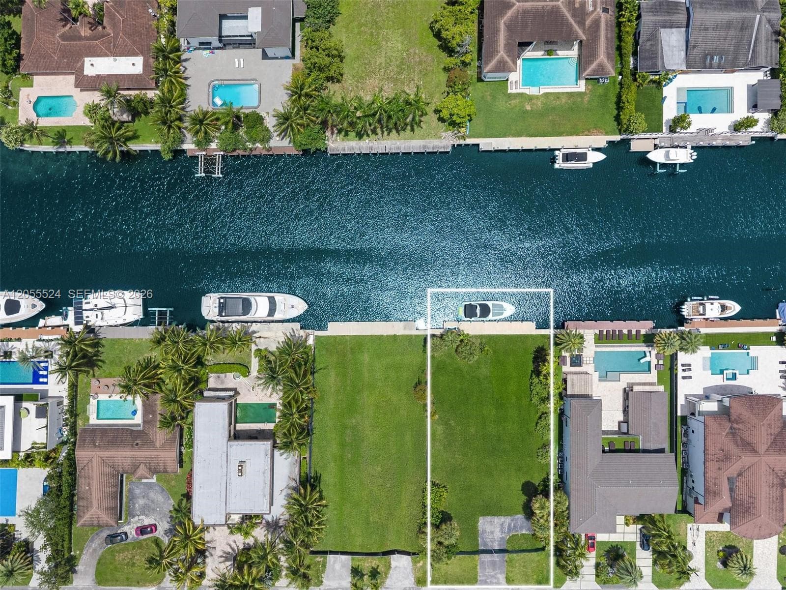 460 Holiday Dr, Hallandale Beach, FL 33009 — zdjęcie 2