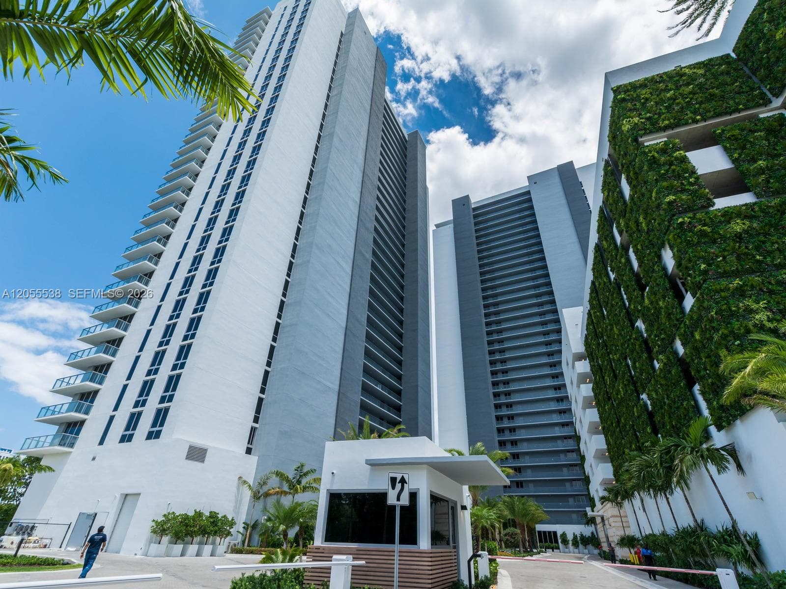 16385 Biscayne Blvd # 1103, North Miami Beach, FL 33160 — zdjęcie 2