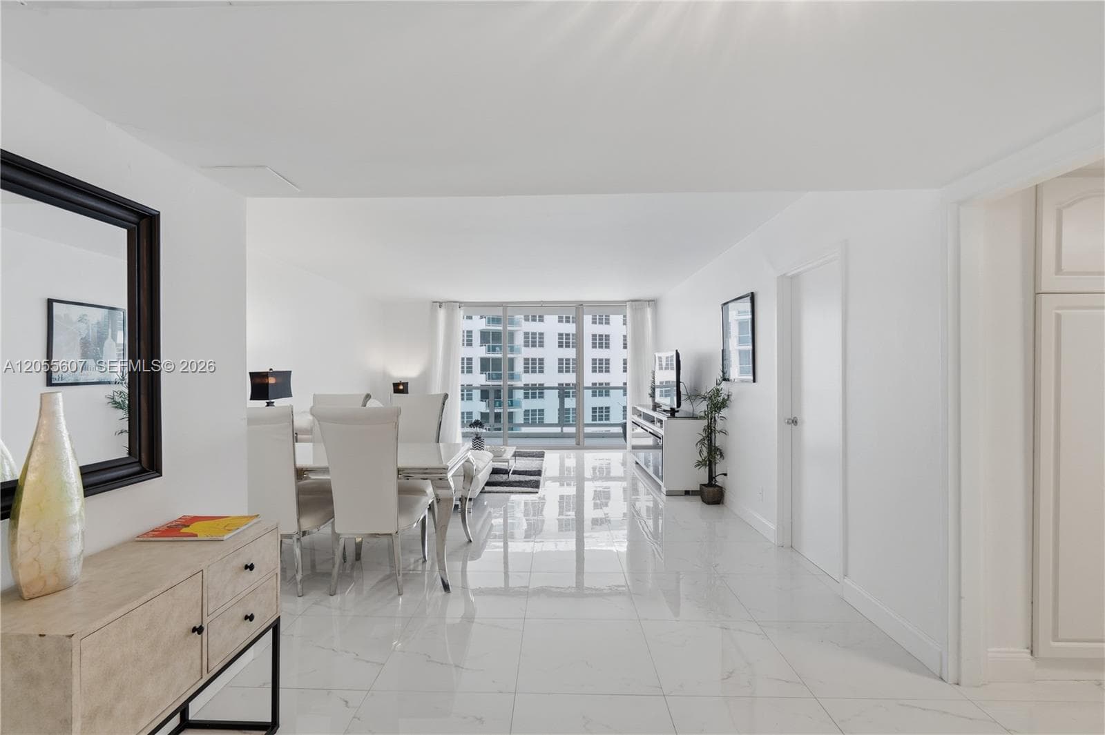 5151 Collins Ave # 1027, Miami Beach, FL 33140 — zdjęcie 2