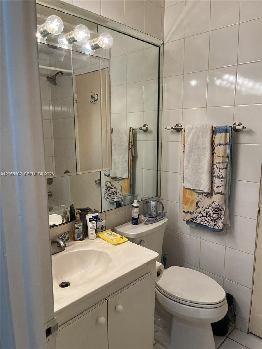 120 Golden Isles Dr # 44B, Hallandale Beach, FL 33009 — zdjęcie 2