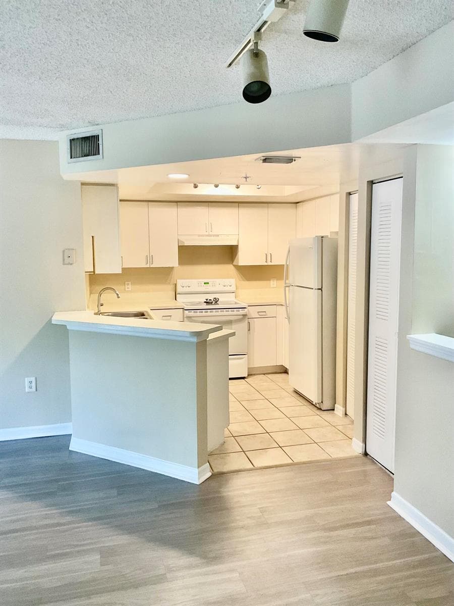 4163 N Haverhill Road # 1217, West Palm Beach, FL 33417