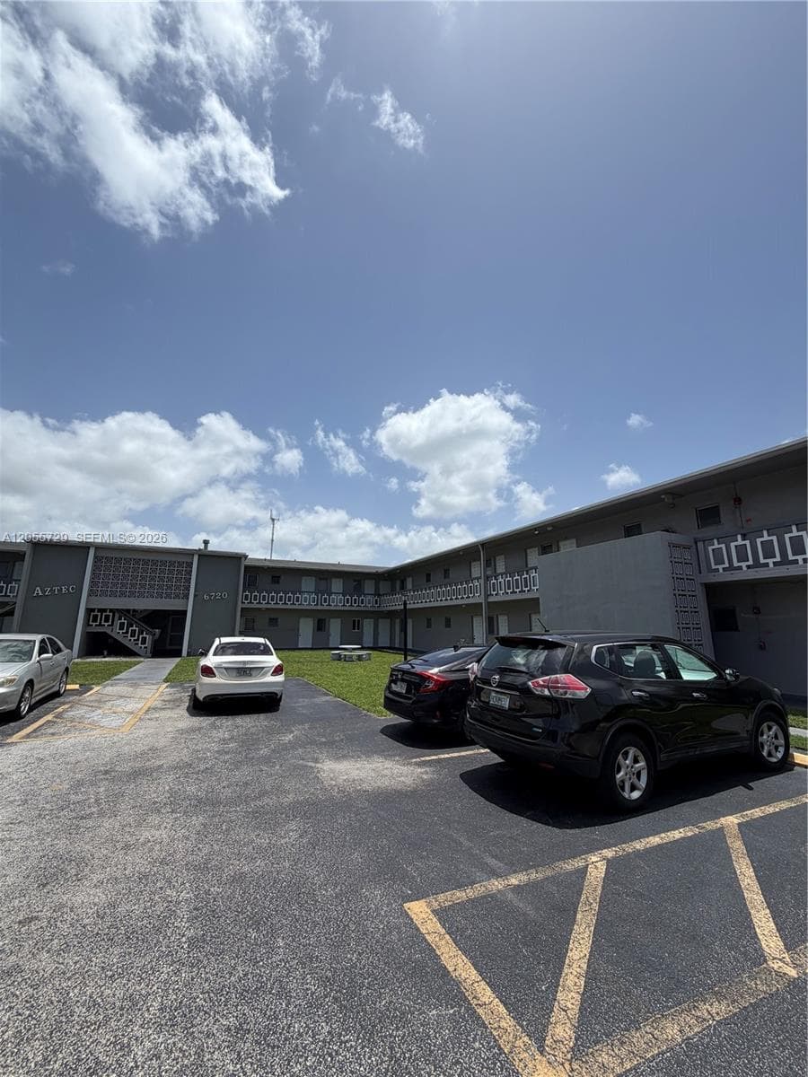 6720 Arbor Dr # 212, Miramar, FL 33023