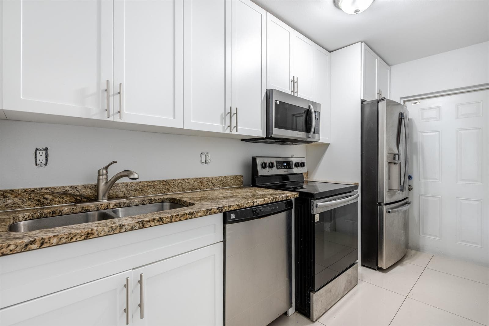 220 Perry Avenue # B, FL 33463 — zdjęcie 3