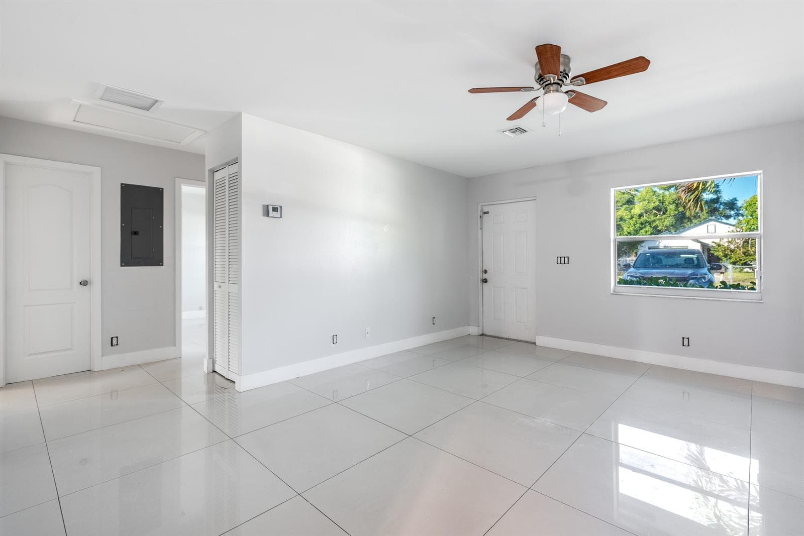 220 Perry Avenue # B, FL 33463 — zdjęcie 5