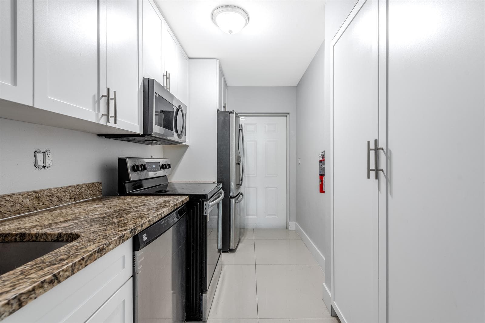 220 Perry Avenue # B, FL 33463 — zdjęcie 4