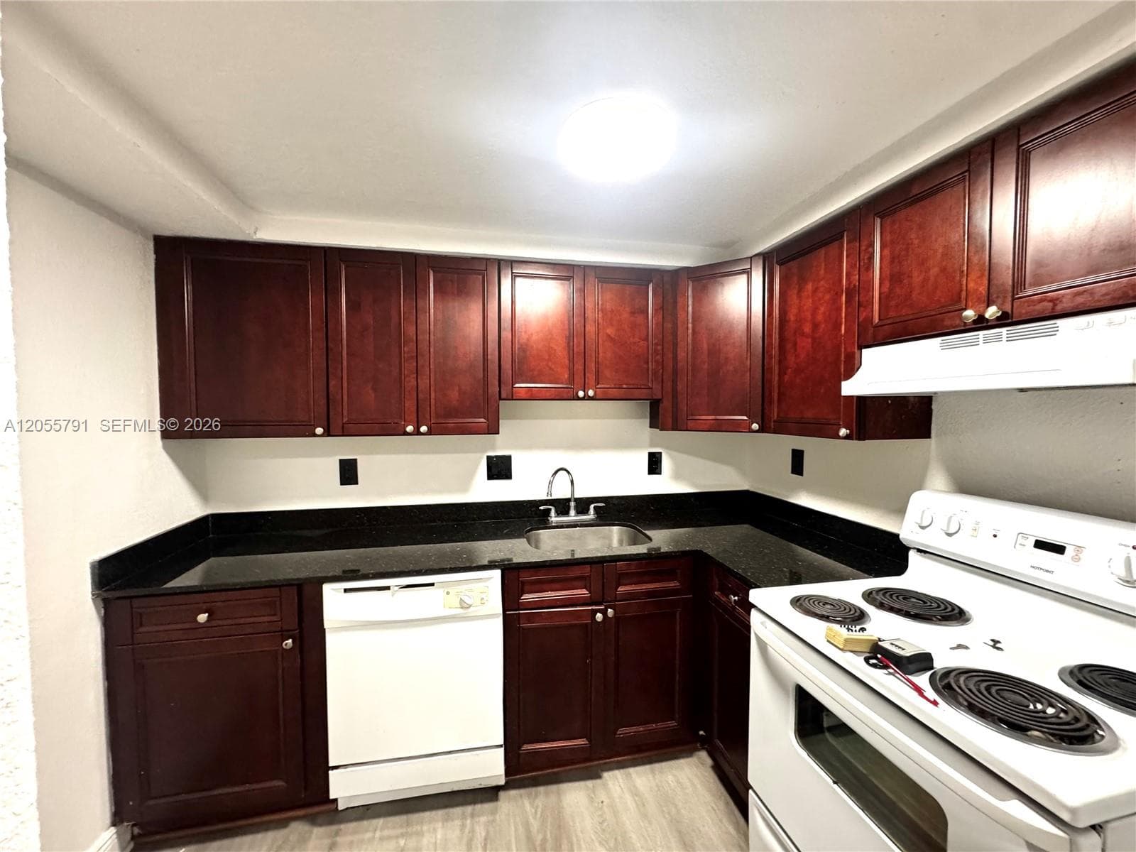 1525 NE 135th St # 03, North Miami, FL 33161 — zdjęcie 3