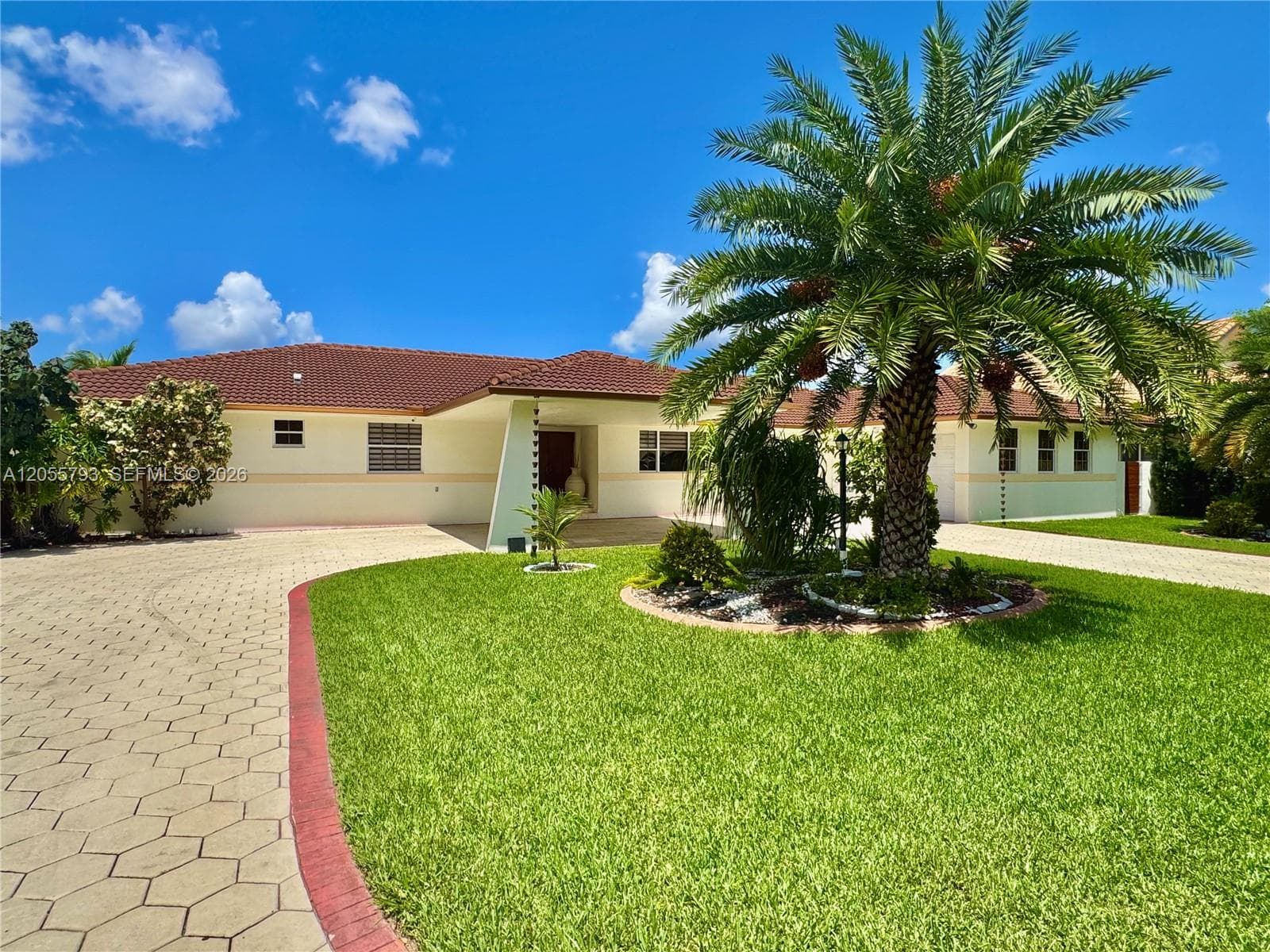 18701 Wentworth Dr, Hialeah, FL 33015 — zdjęcie 3