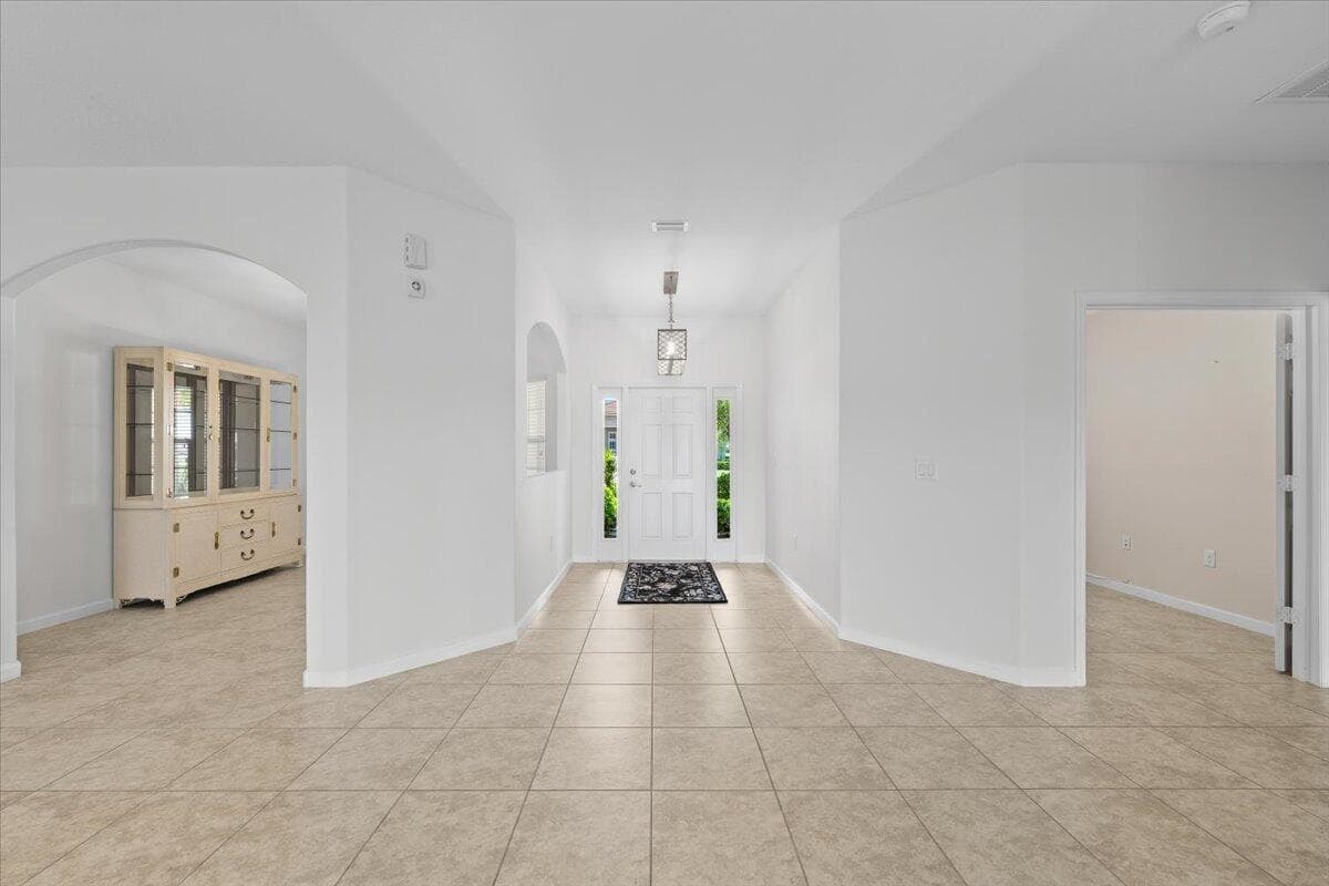 12158 SW AVENTINO Drive, Port St. Lucie, FL 34987 — zdjęcie 3