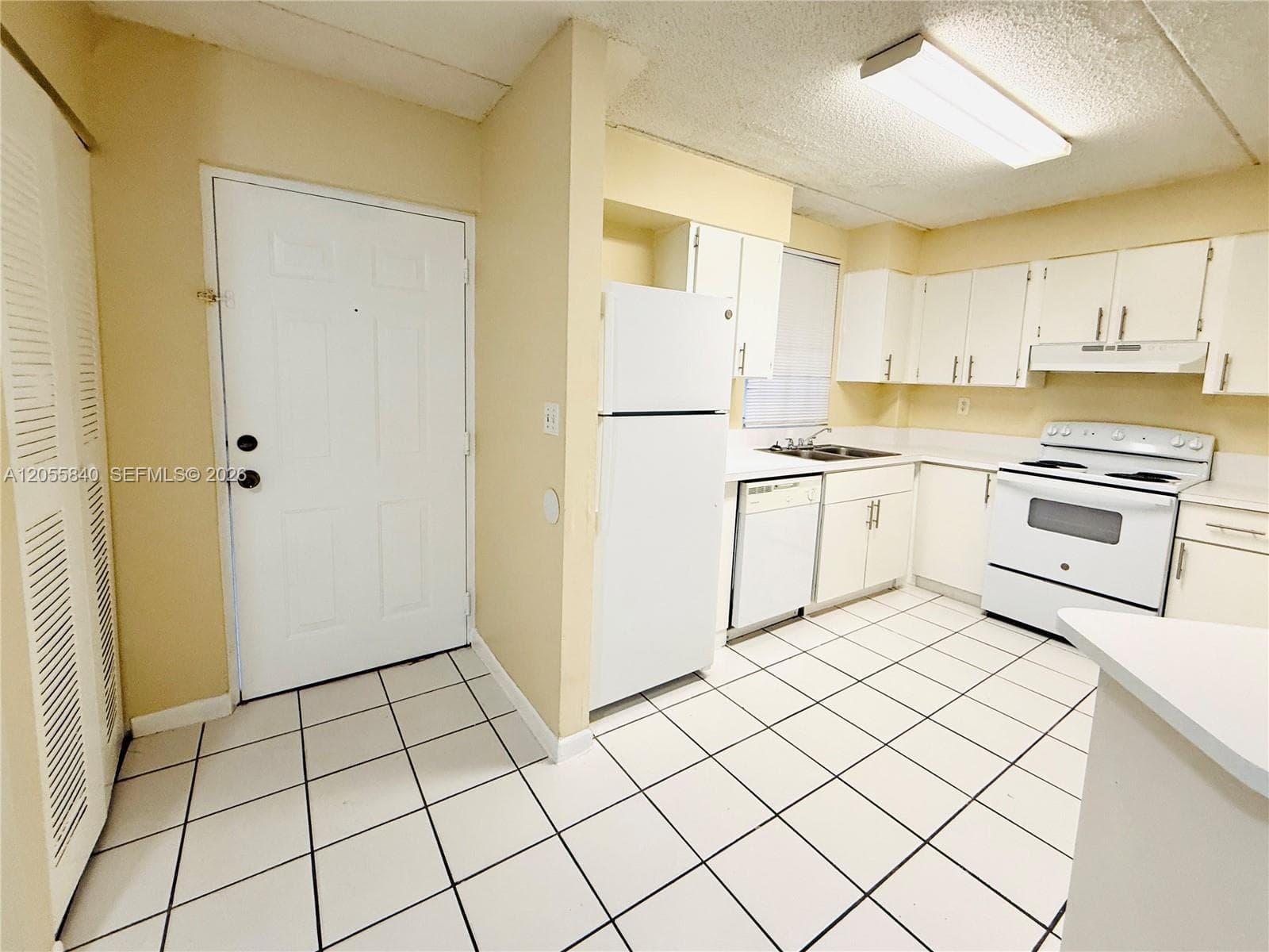 6175 NW 186th St # 104, Hialeah, FL 33015 — zdjęcie 2