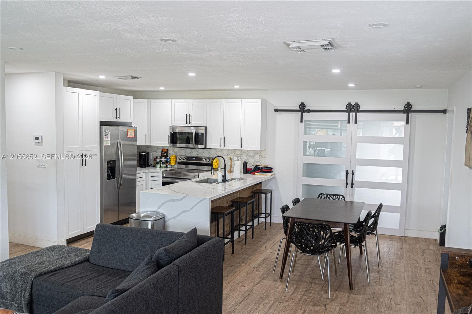 7330 NW 1st Ct, Pembroke Pines, FL 33024 — zdjęcie 2