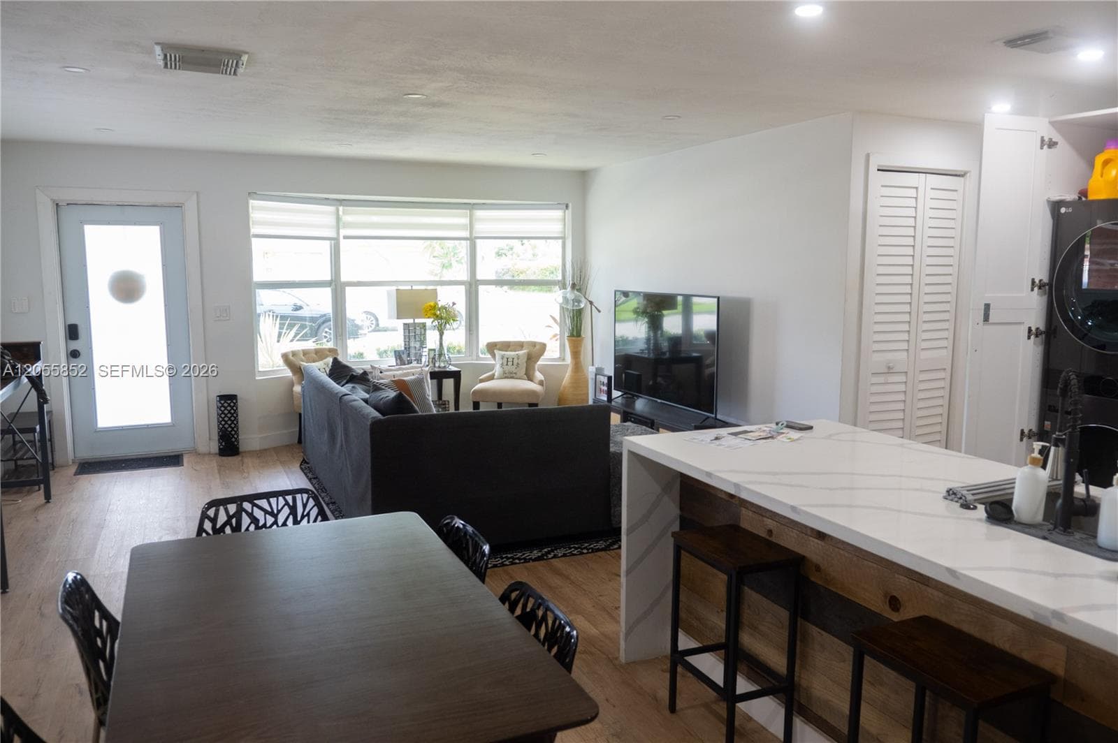 7330 NW 1st Ct, Pembroke Pines, FL 33024 — zdjęcie 5