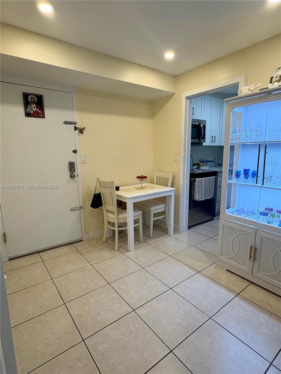 5050 NW 7th St # 309, Miami, FL 33126 — zdjęcie 2