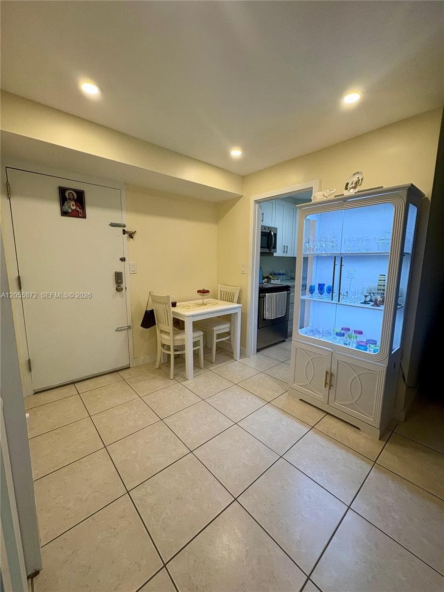 5050 NW 7th St # 309, Miami, FL 33126