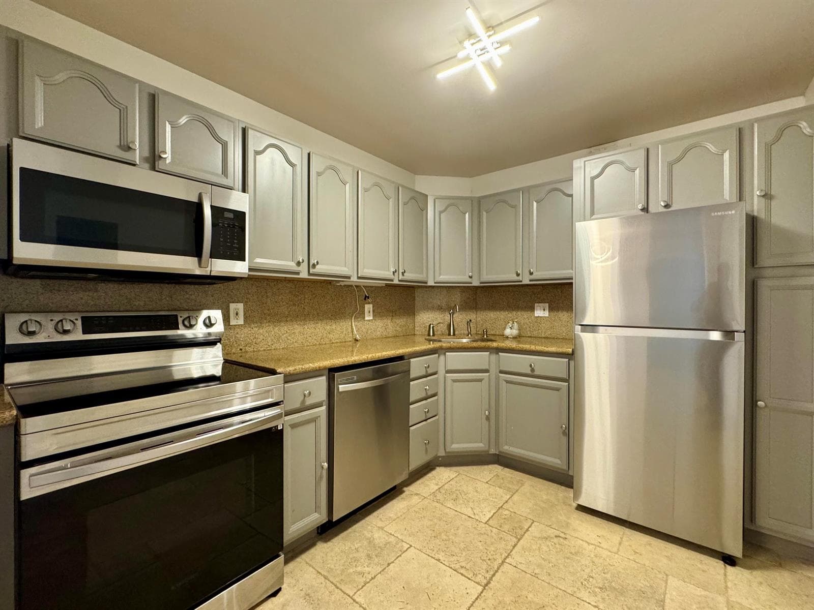 124 NE 19th Court # B102, Wilton Manors, FL 33305 — zdjęcie 3