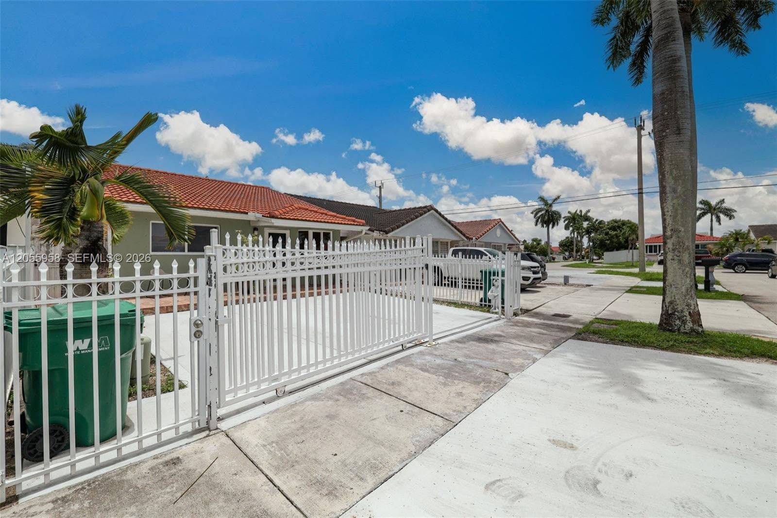 11425 NW 88th Ct, Hialeah Gardens, FL 33018 — zdjęcie 3