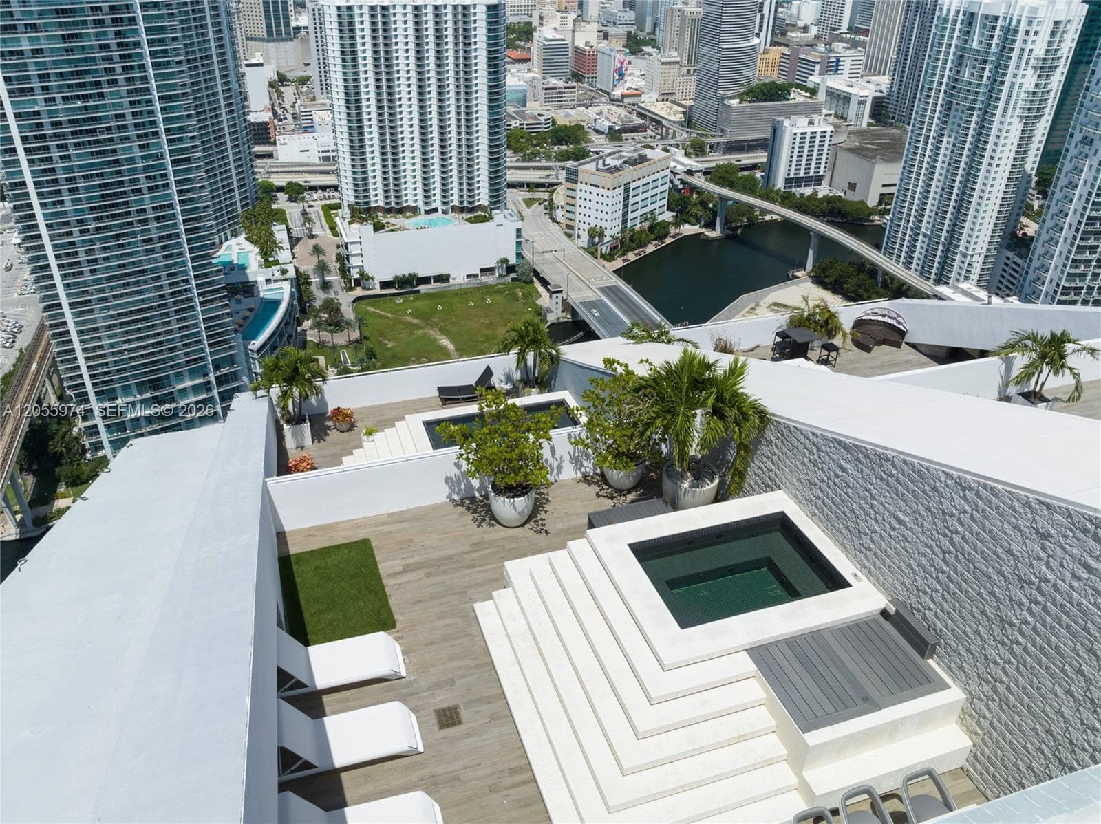88 SW 7th St # PH 4303, Miami, FL 33130