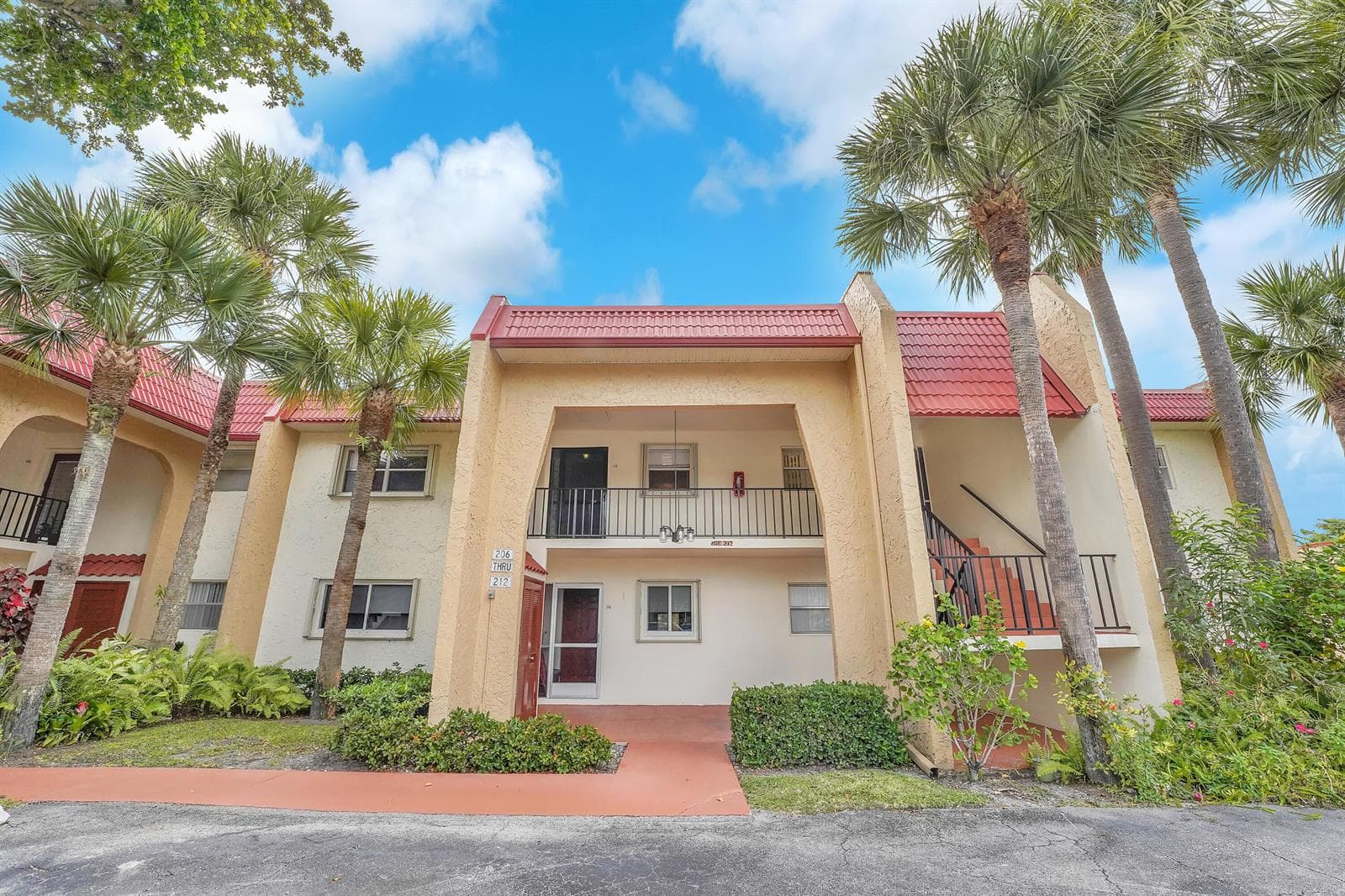 210 Lake Evelyn Drive, West Palm Beach, FL 33411 — zdjęcie 2