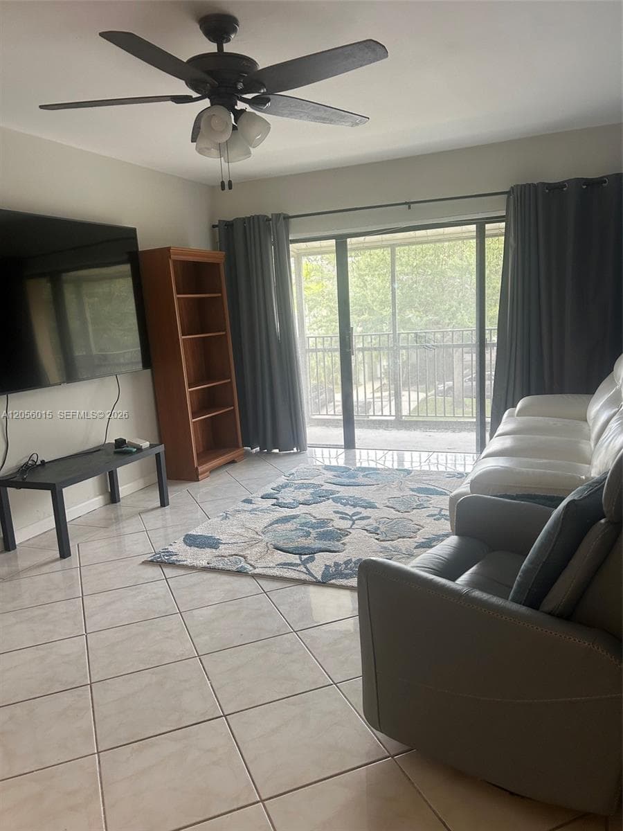 5921 Washington St # 128, Hollywood, FL 33023 — zdjęcie 2