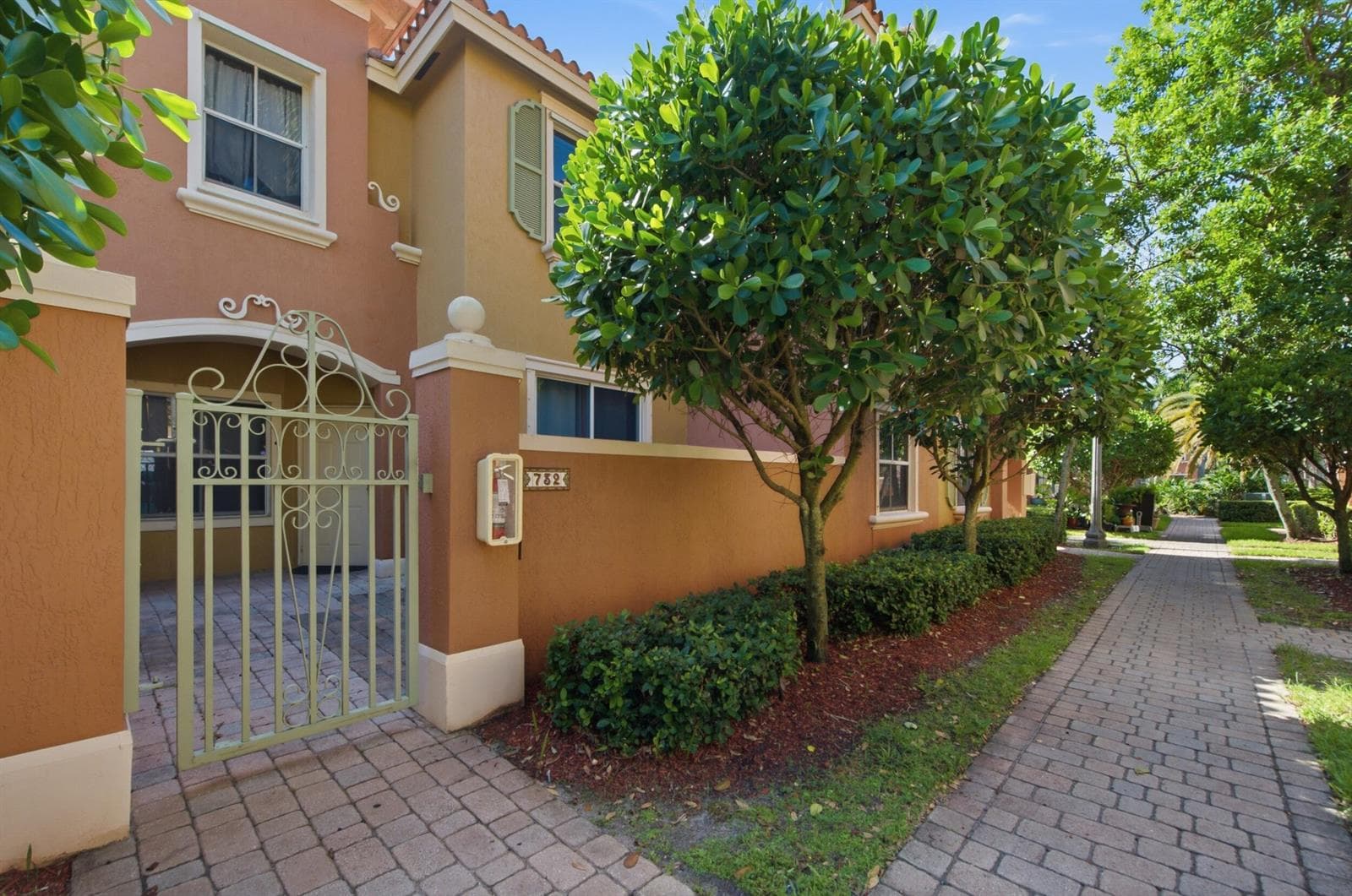 732 SW 106th Avenue # 2011, Pembroke Pines, FL 33025