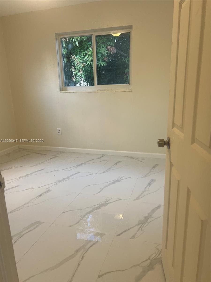 395 NE 112th St, Miami, FL 33161 — zdjęcie 5
