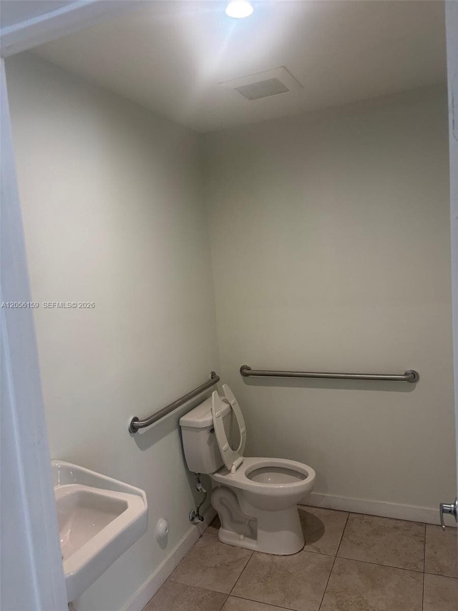 710 E 9th St, Hialeah, FL 33010 — zdjęcie 3