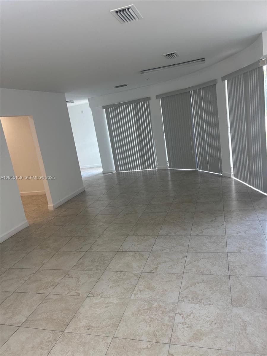 710 E 9th St, Hialeah, FL 33010 — zdjęcie 4