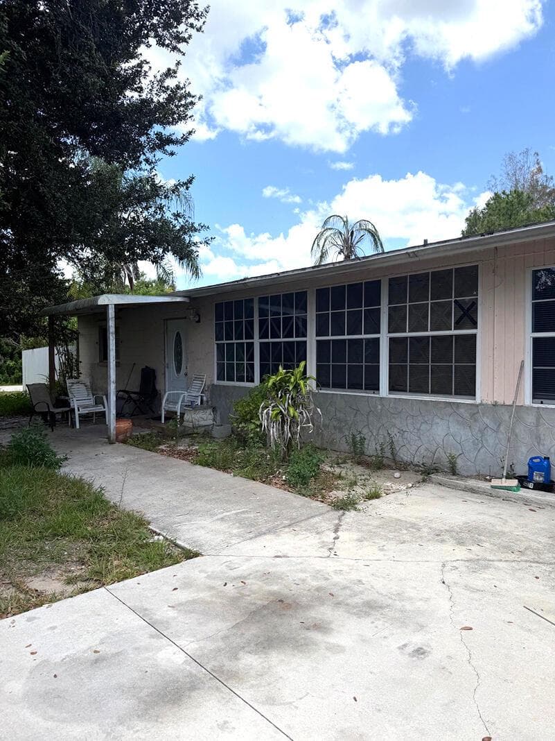 901 SHELDON Avenue, Lehigh Acres, FL 33936 — zdjęcie 2