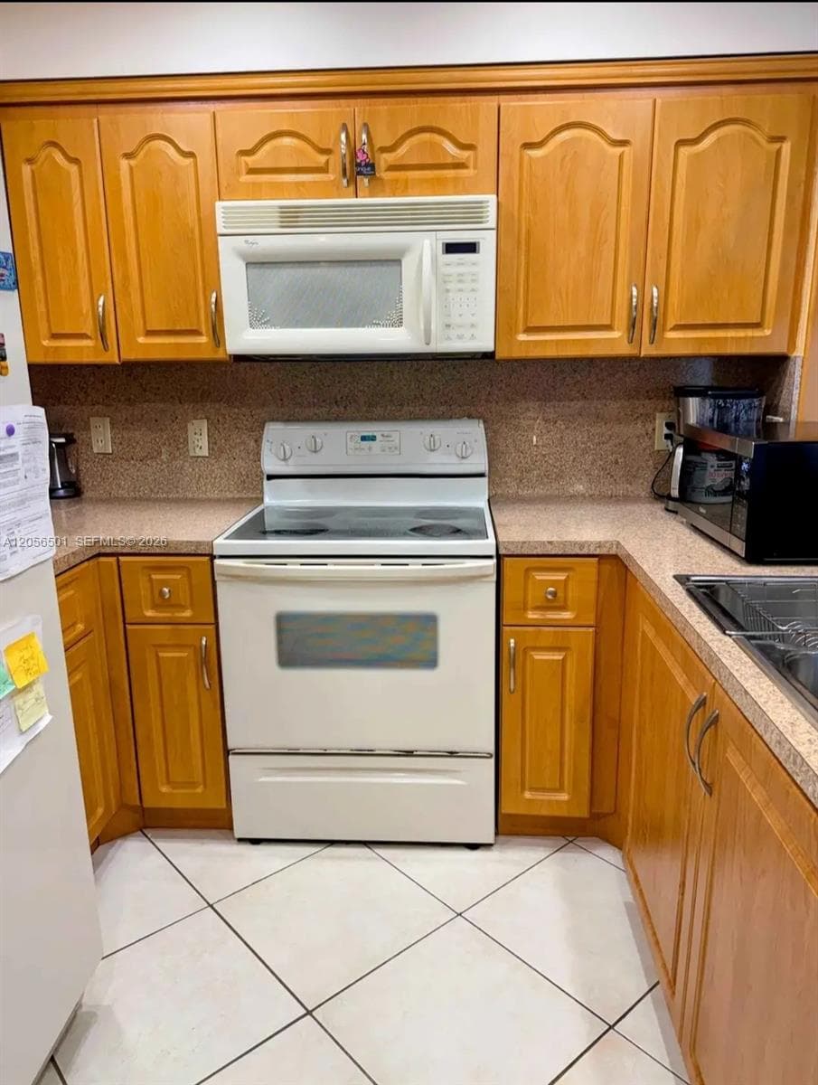 3545 NE 167th St # 408, North Miami Beach, FL 33160 — zdjęcie 3