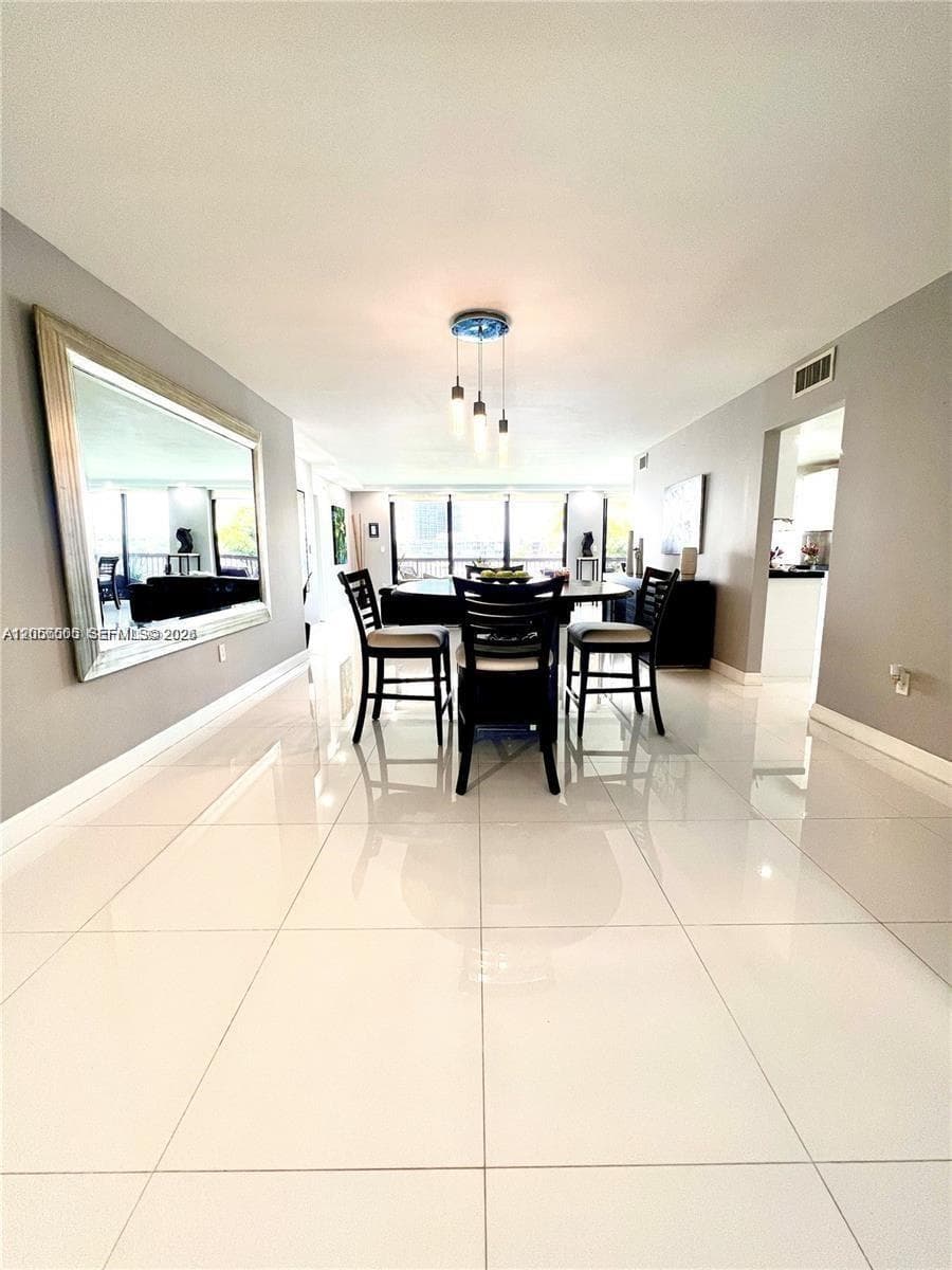 200 Golden Isles Dr # 206, Hallandale Beach, FL 33009 — zdjęcie 2