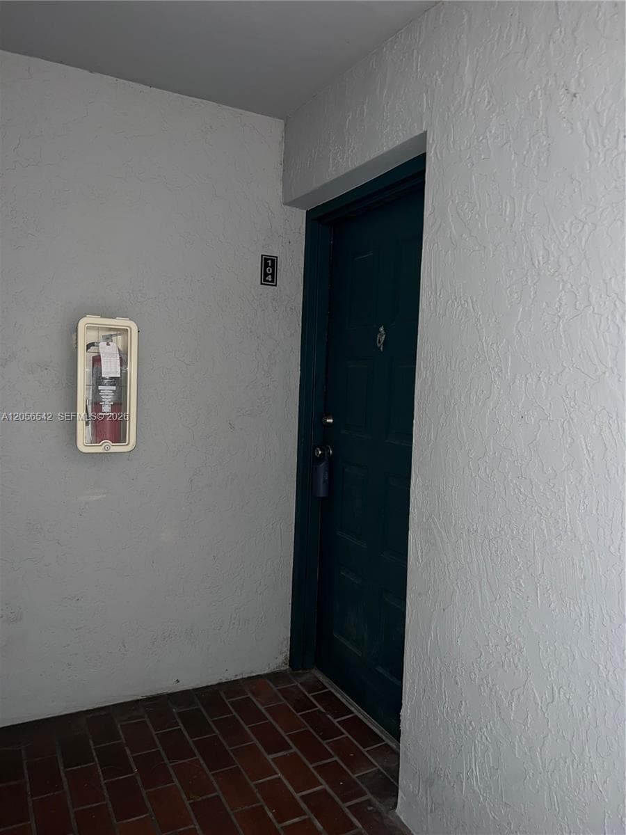 7235 NW 179th St # 104, Hialeah, FL 33015 — zdjęcie 2