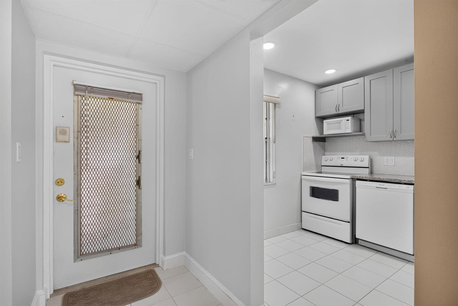1030 Country Club Drive # 205, Margate, FL 33063 — zdjęcie 2