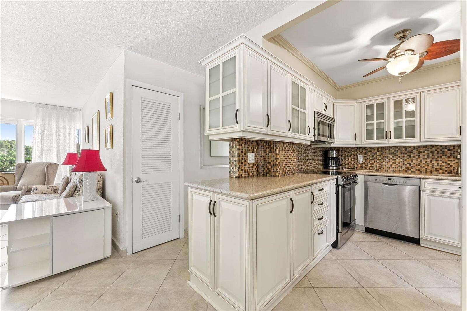 220 Kings Point Drive # 210, Sunny Isles Beach, FL 33160 — zdjęcie 3
