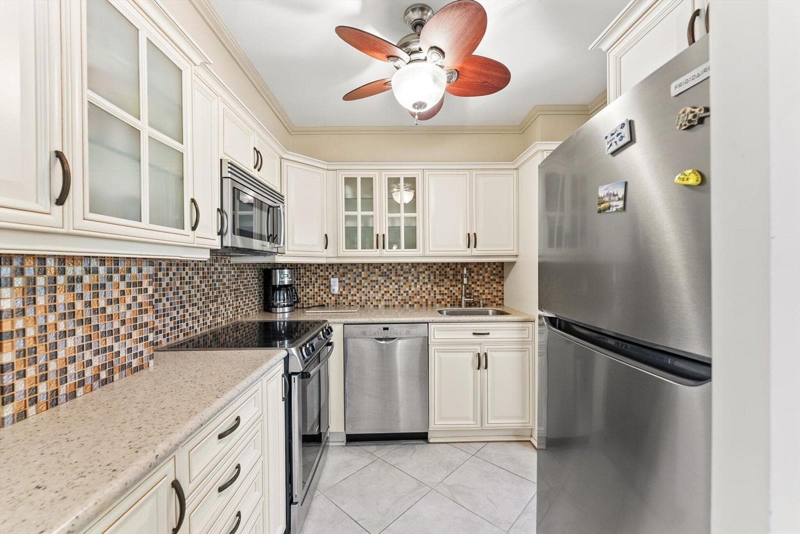 220 Kings Point Drive # 210, Sunny Isles Beach, FL 33160 — zdjęcie 4