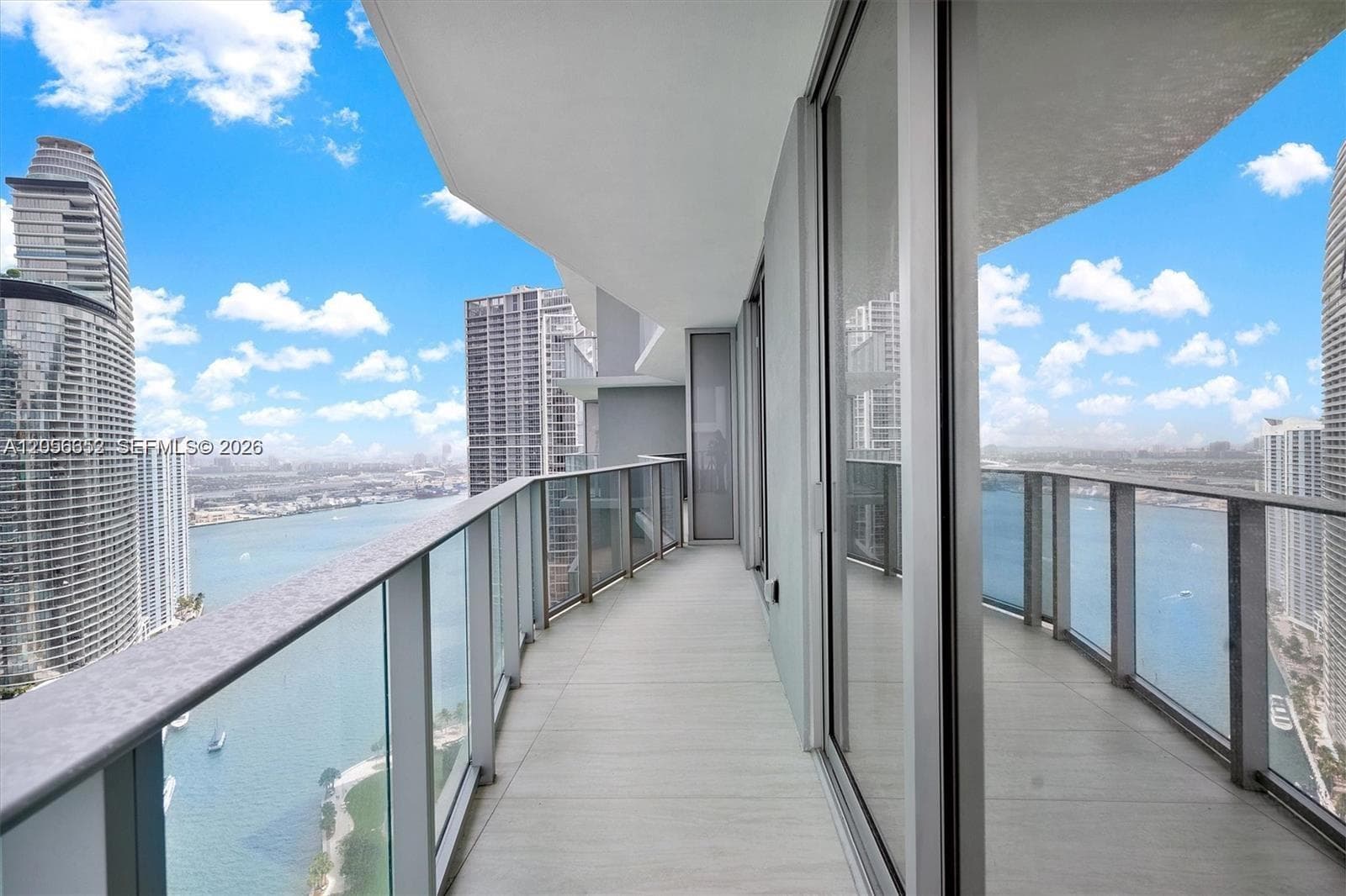 77 SE 5th St # 4106, Miami, FL 33131 — zdjęcie 2