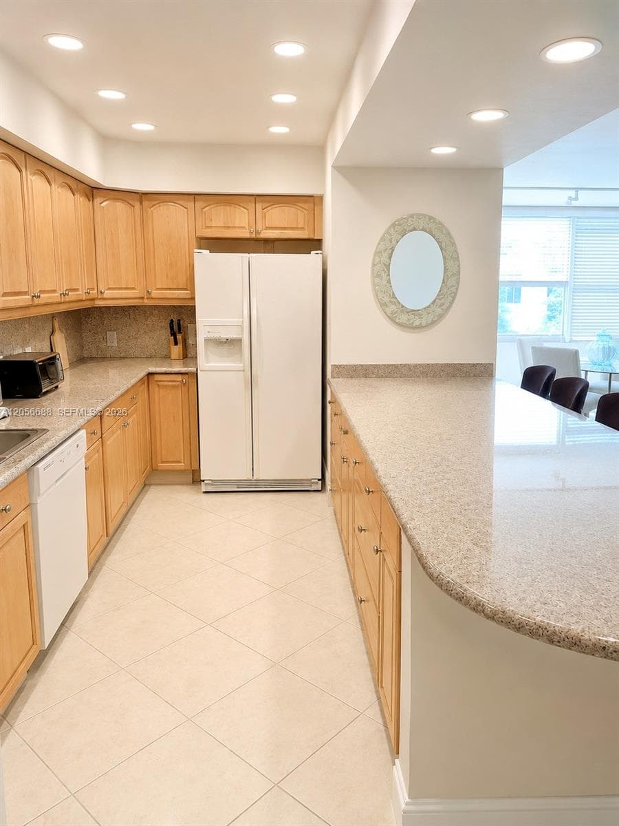 10210 Collins Ave # 303, Bal Harbour, FL 33154 — zdjęcie 4