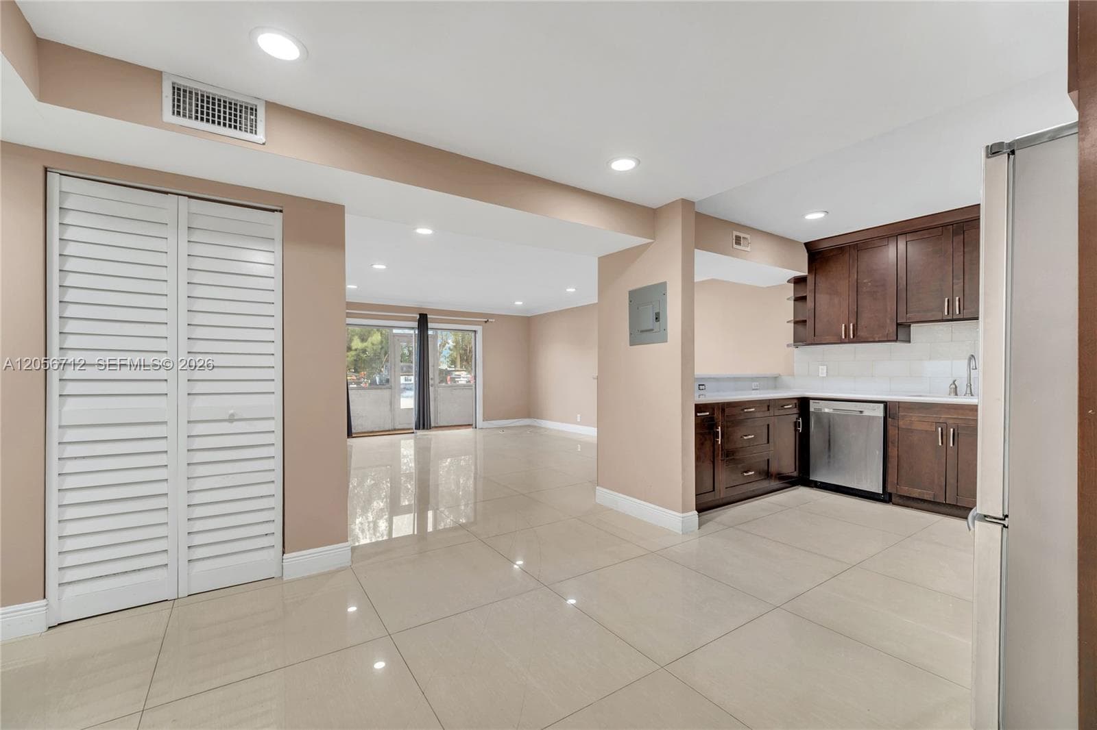 4848 NW 24th Ct # 118, Lauderdale Lakes, FL 33313 — zdjęcie 2