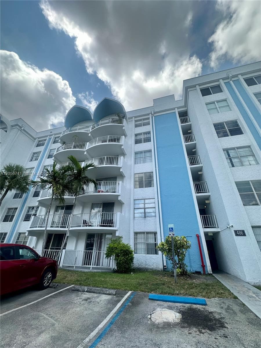 486 NW 165th St Rd # B-103, Miami, FL 33169 — zdjęcie 2