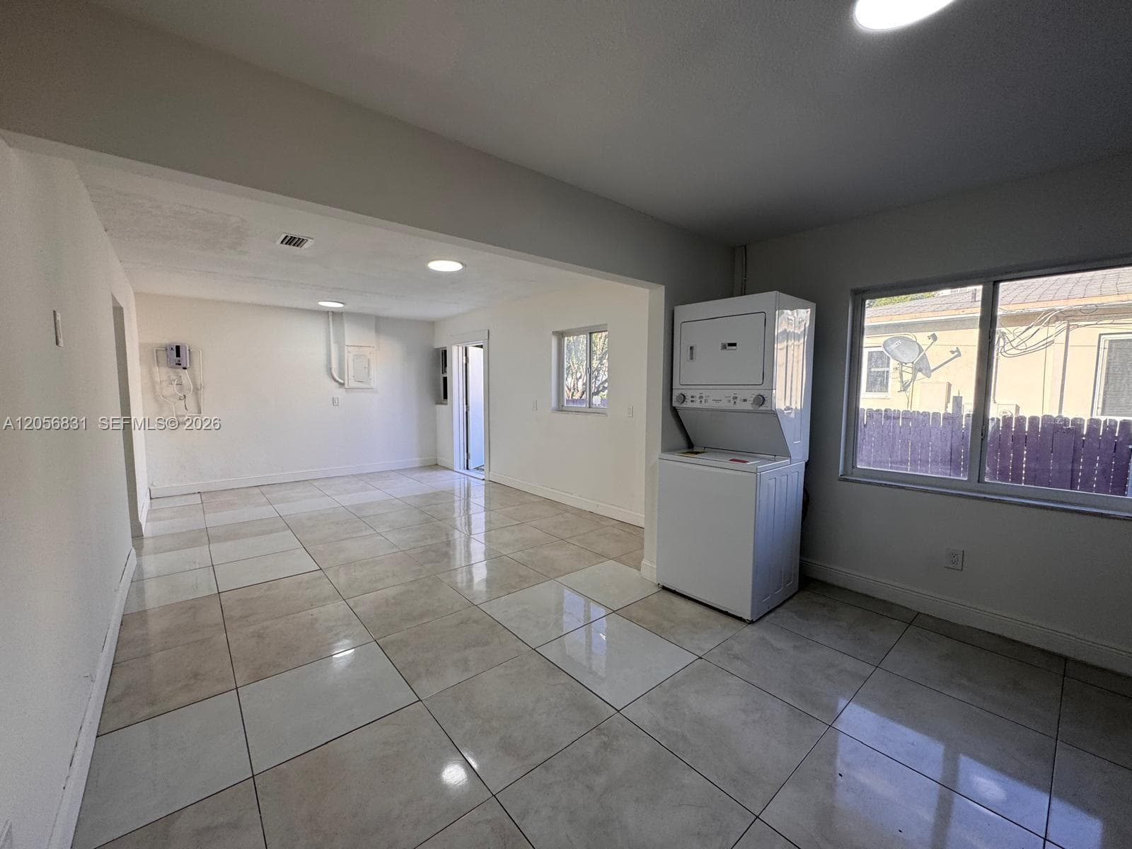 2803 SW 26th St # FRONT, Miami, FL 33133 — zdjęcie 4