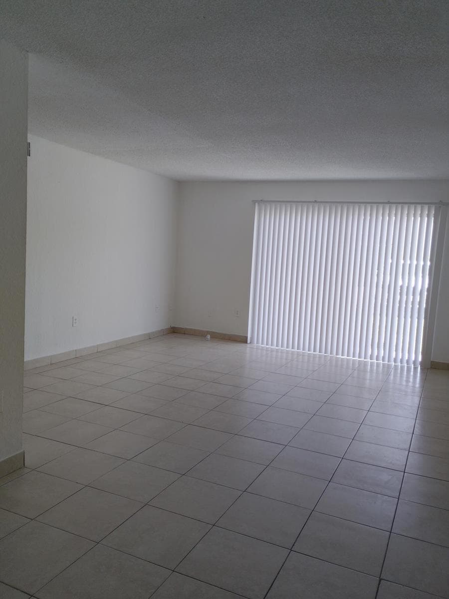 407 EXECUTIVE CENTER Drive # 110, West Palm Beach, FL 33401 — zdjęcie 2