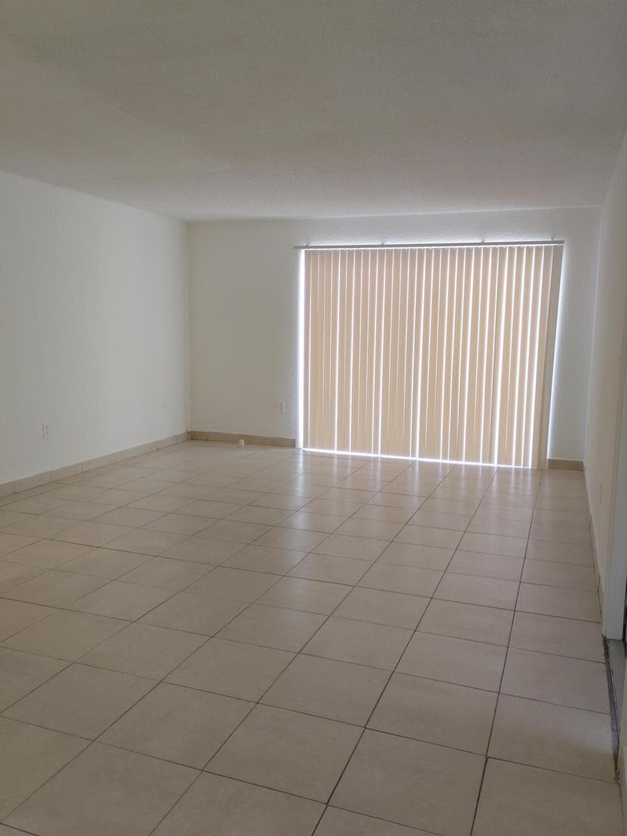 407 EXECUTIVE CENTER Drive # 110, West Palm Beach, FL 33401 — zdjęcie 3