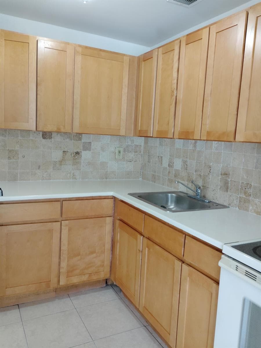407 EXECUTIVE CENTER Drive # 110, West Palm Beach, FL 33401 — zdjęcie 5