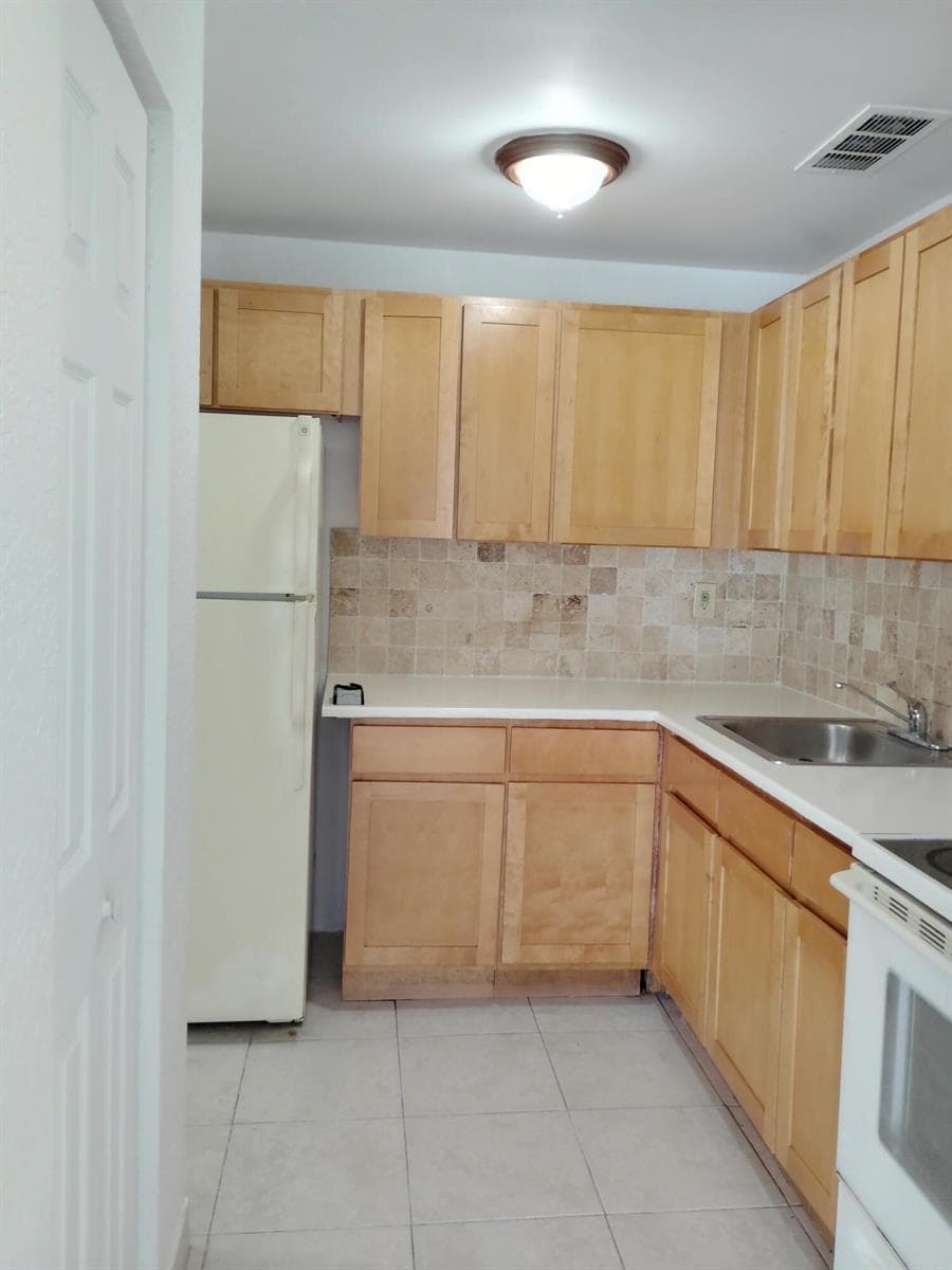 407 EXECUTIVE CENTER Drive # 110, West Palm Beach, FL 33401 — zdjęcie 4