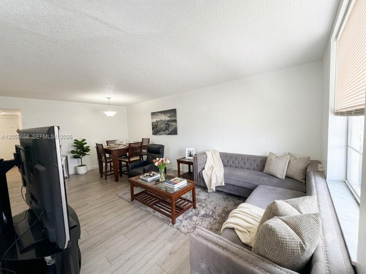 5775 W 20th Ave # 308, Hialeah, FL 33012 — zdjęcie 2