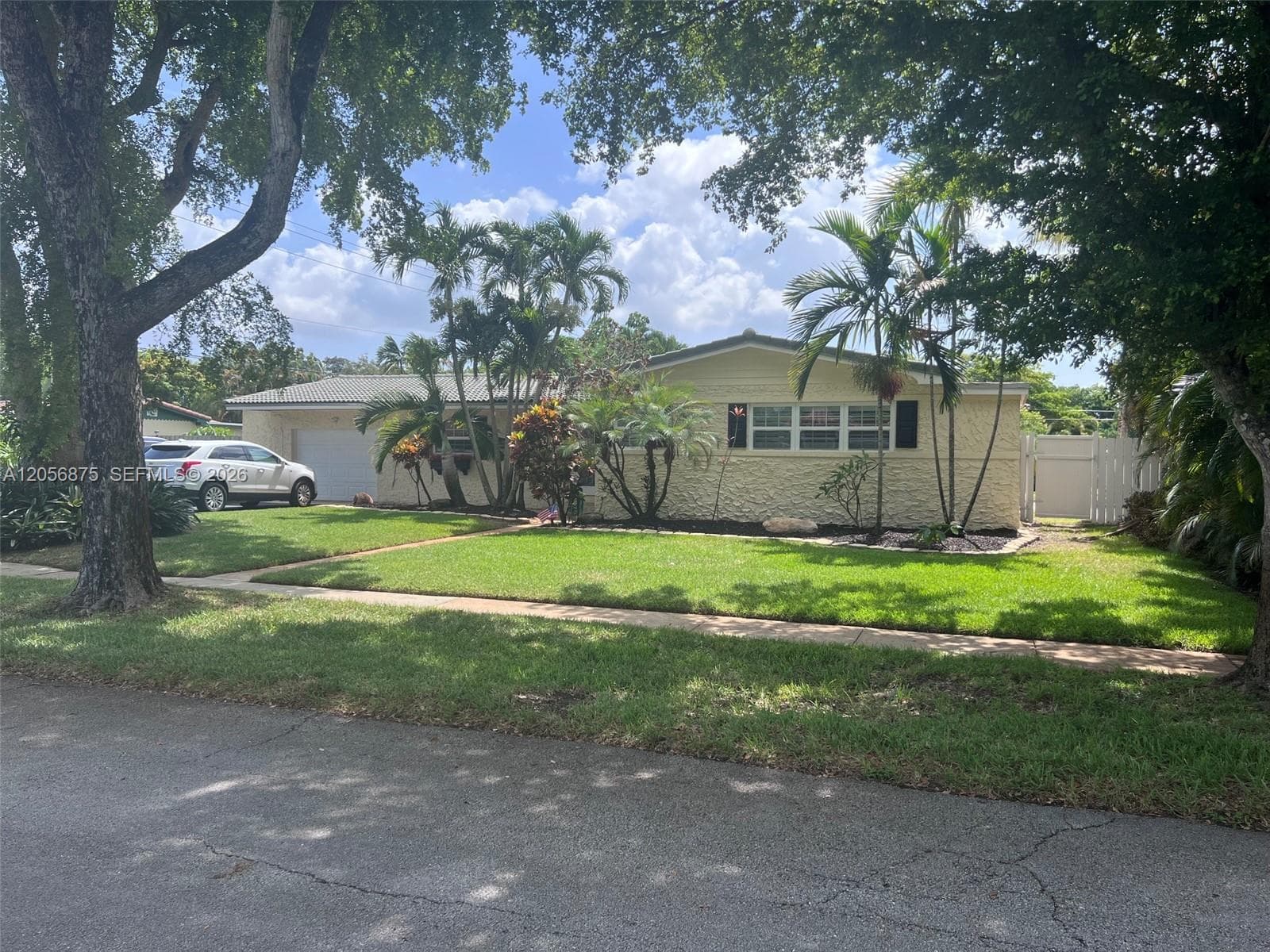880 Azalea Ct, Plantation, FL 33317 — zdjęcie 2