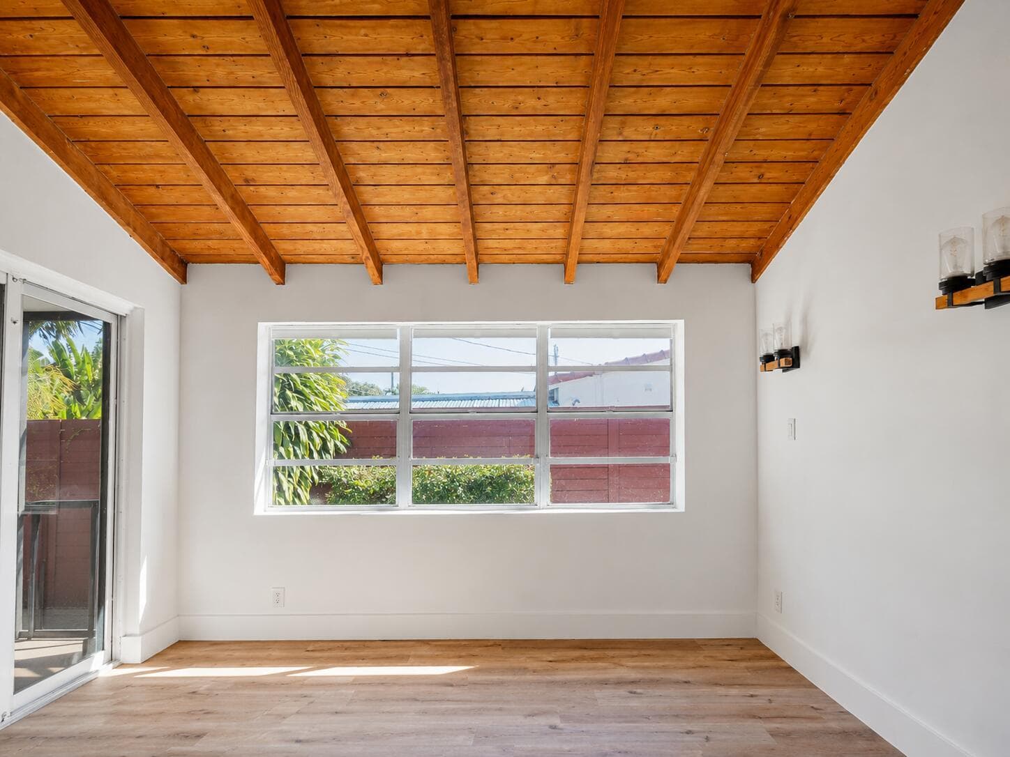 819 NE 2ND Court, Hallandale Beach, FL 33009 — zdjęcie 5